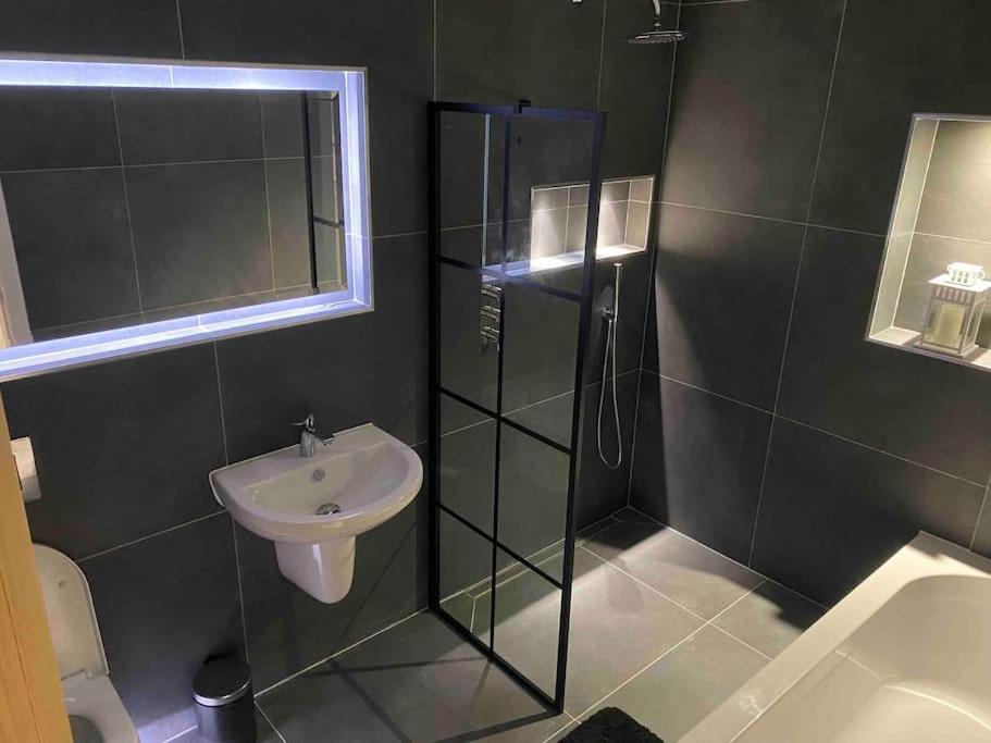 Stylish Apartment Near The Centre Of Harrogate Exterior photo