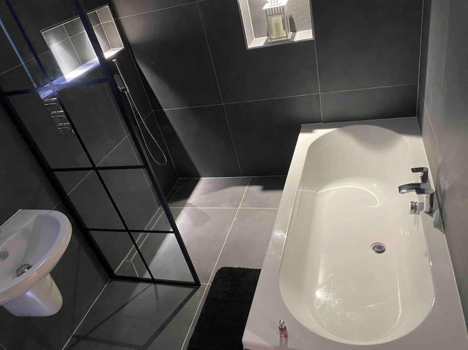 Stylish Apartment Near The Centre Of Harrogate Exterior photo
