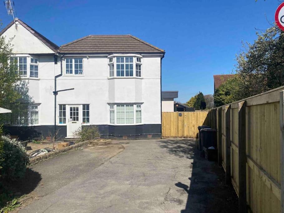 Stylish Apartment Near The Centre Of Harrogate Exterior photo