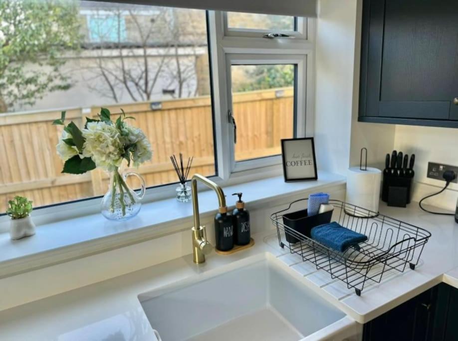 Stylish Apartment Near The Centre Of Harrogate Exterior photo