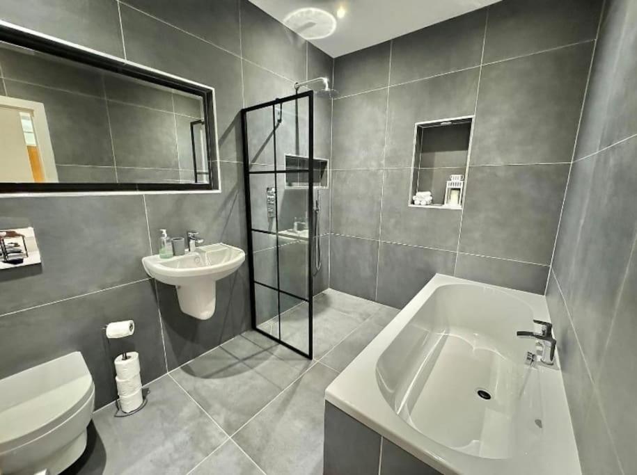 Stylish Apartment Near The Centre Of Harrogate Exterior photo