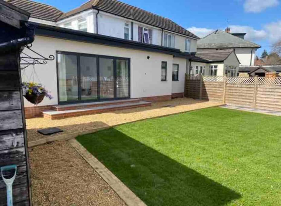 Stylish Apartment Near The Centre Of Harrogate Exterior photo